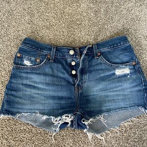 Levi’s short shorts